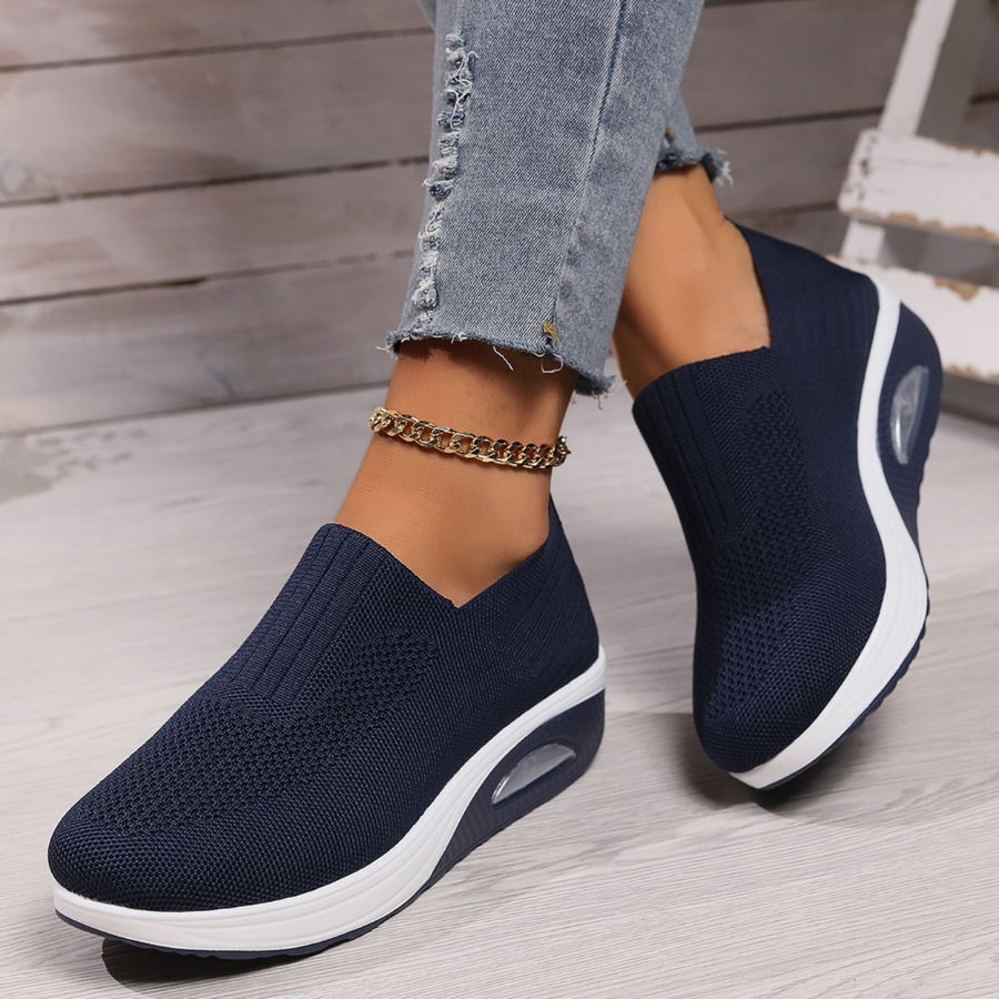 Women’s slip-on comfort shoes, dark blue knit upper with oval air-cushion sole