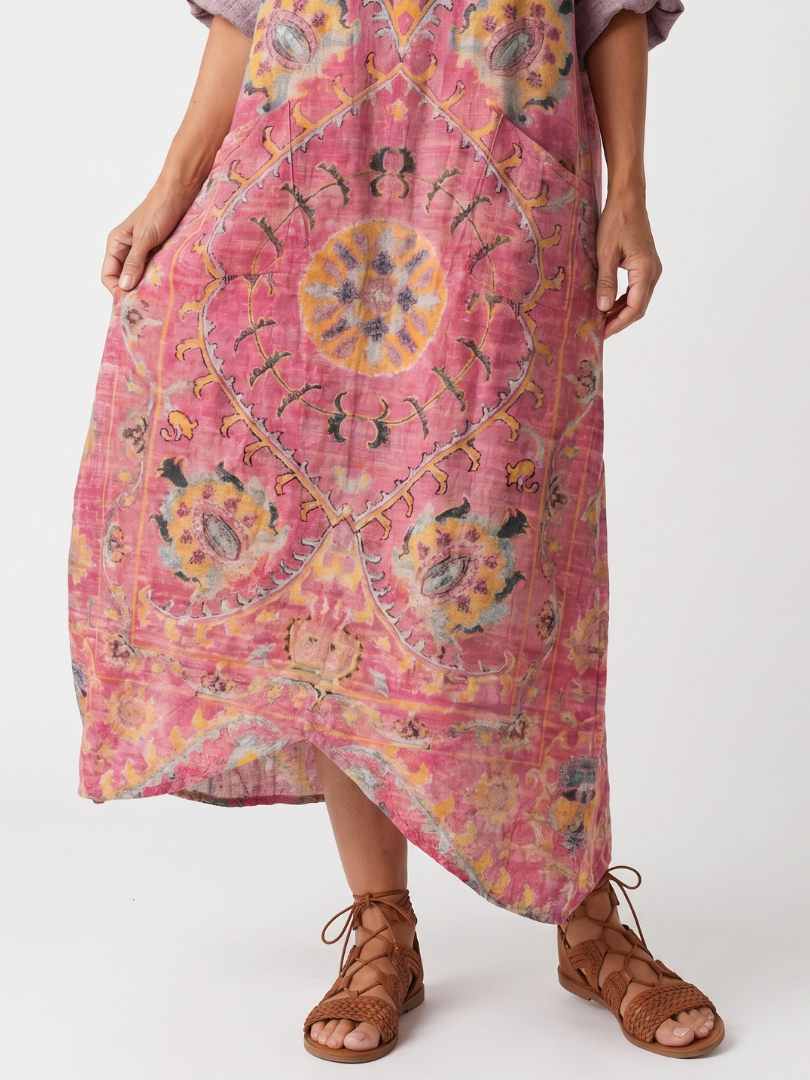 Pink abstract print midi dress close-up: V-neck bodice with side pockets