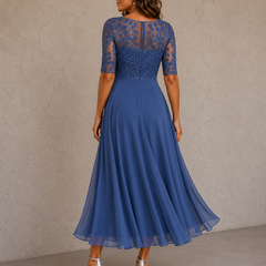 Abito elegante blu in pizzo e chiffon, dietro aderente, gonna a pieghe