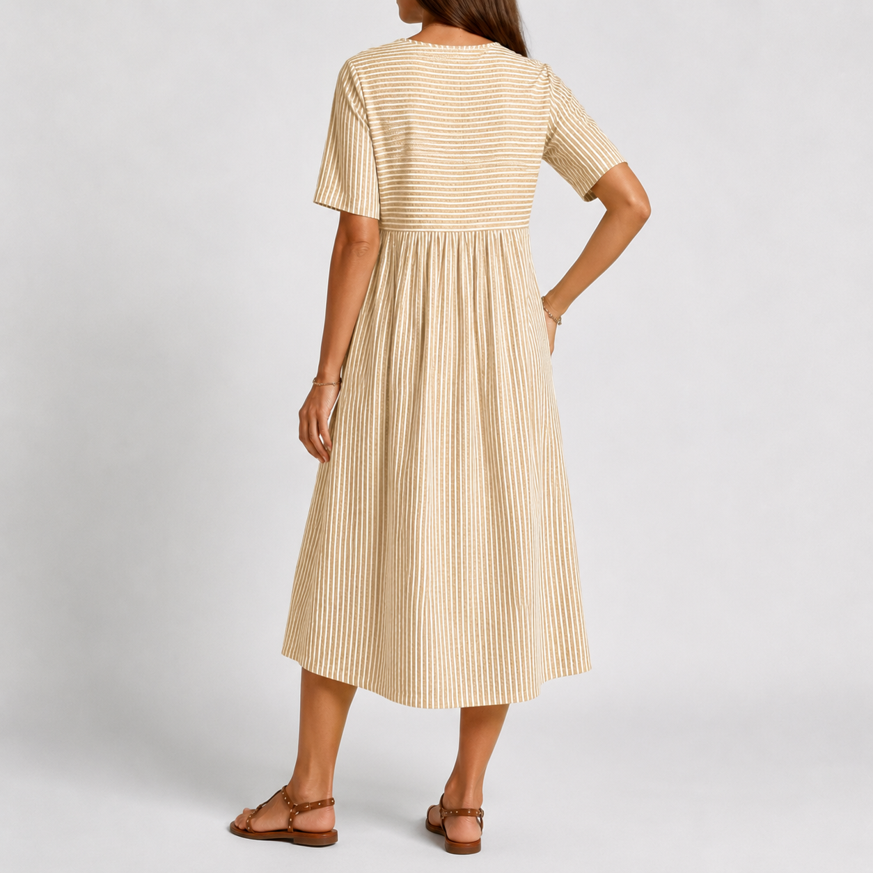 Breathable striped midi dress in beige with short sleeves and gathered back waist