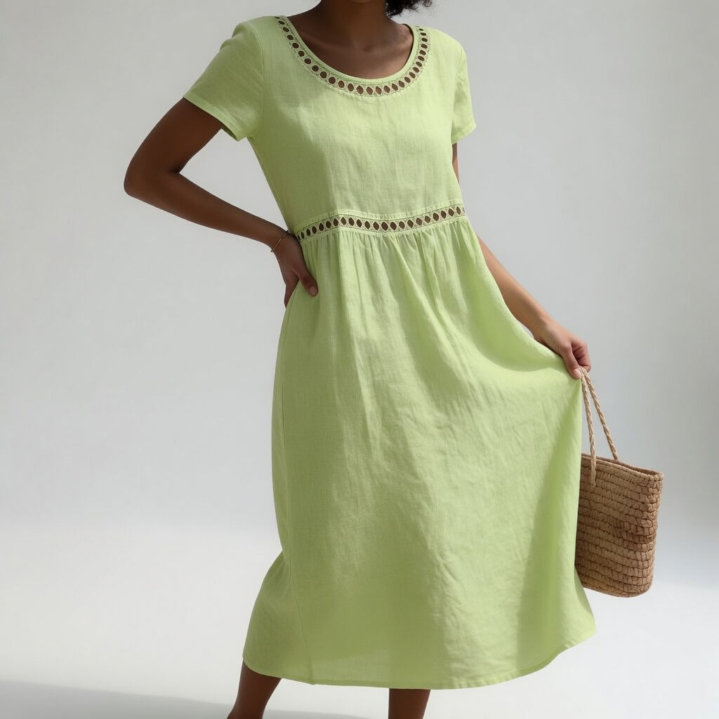 Abito ricamato verde chiaro con maniche corte, scollo rotondo e fascia decorativa