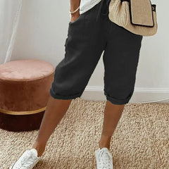 Lightweight summer shorts in black, cuffed hem with elastic waist and pockets