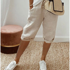 Lightweight summer shorts in beige with rolled hem and drawstring waist, side pockets.