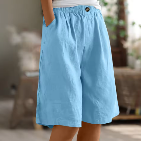 Relaxed summer shorts in sky blue, elastic waistband and front button, knee length.