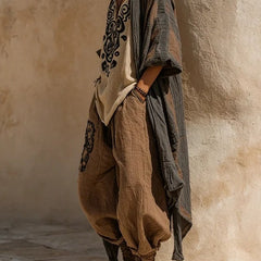 Set boho nomad: tunica crema ricamata nera, kimono grigio e pantaloni ampi marroni