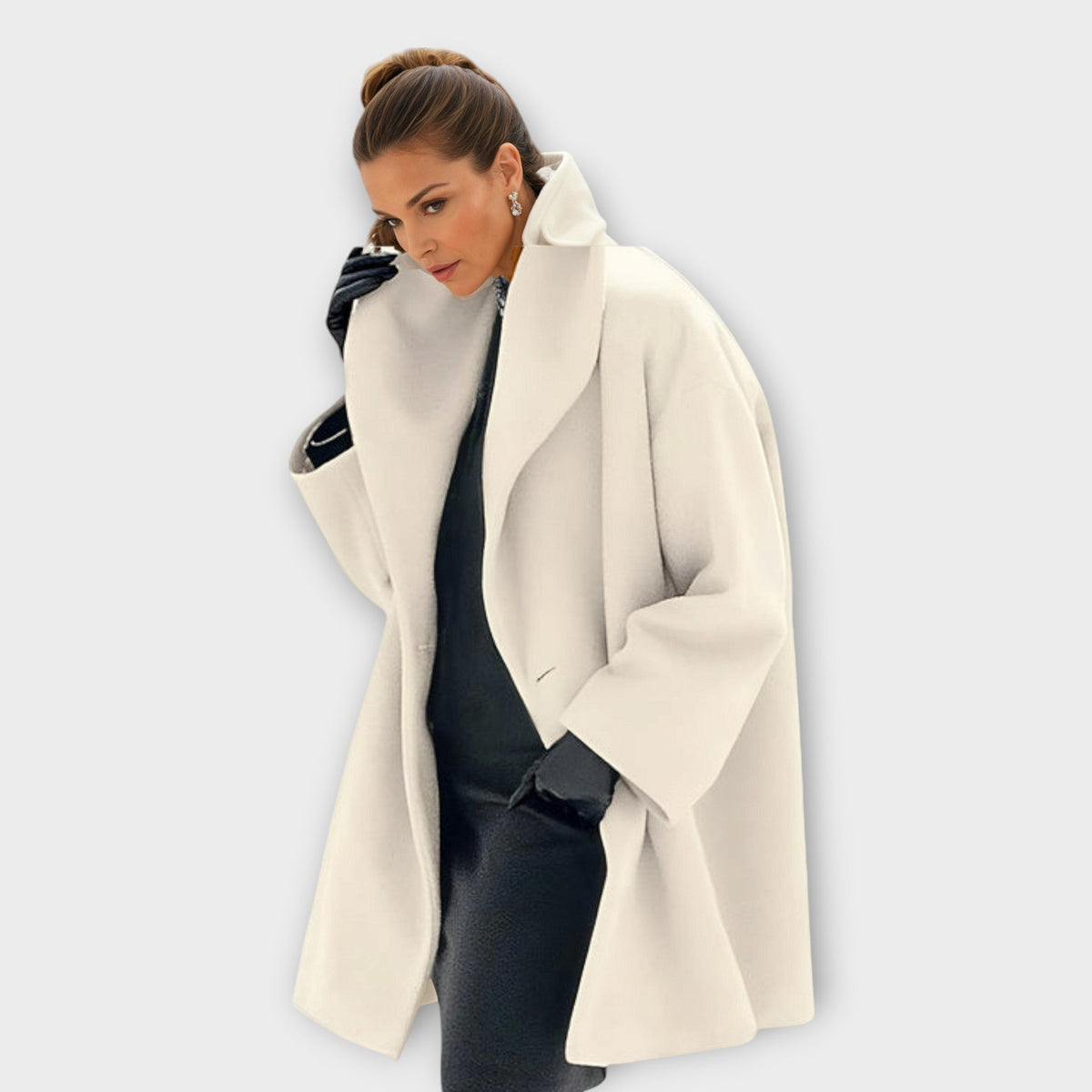 White wind-resistant coat with notched lapels and long sleeves, single-breasted front