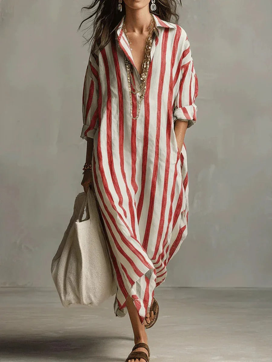 Abito lungo a righe rosse e bianche con colletto a camicia e maniche arrotolate